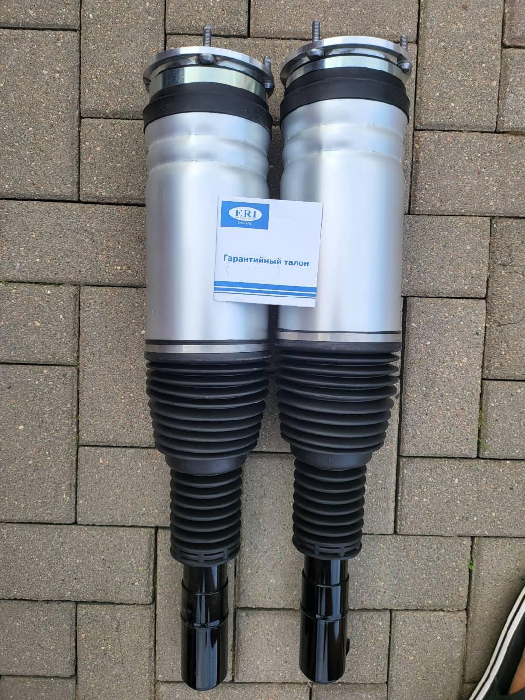 Передняя левая пневмостойка в сборе (амортизатор и пневмобаллон) Land Rover Range Rover 4 поколение (2012 - 2017), LR056926 - фото №1