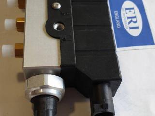 блок клапанов пневмоподвески Mercedes-Benz CL-Класс C215 (1999 - 2002), A2203200158, A2203200258