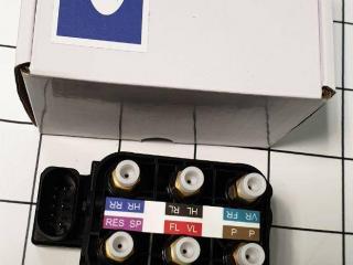 блок клапанов пневмоподвески Audi A8 D3/4E (2002 - 2005), 4E0616007